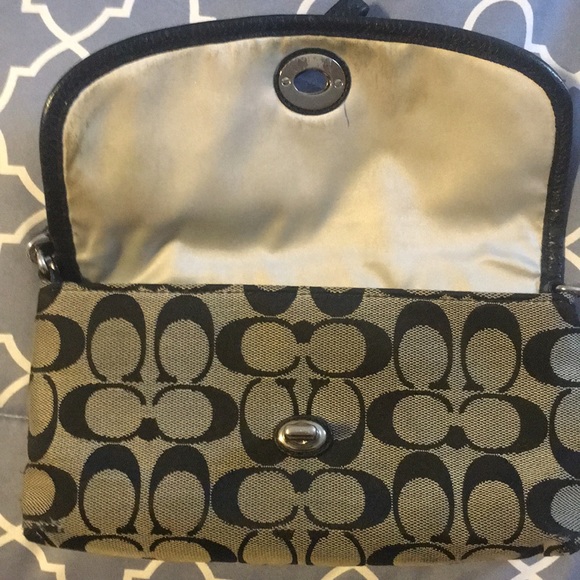 Authentic coach wristlet - Picture 2 of 2
